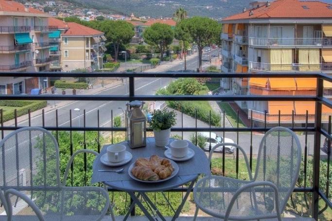 Ad Un Passo Da… Lejlighed Pietra Ligure Eksteriør billede